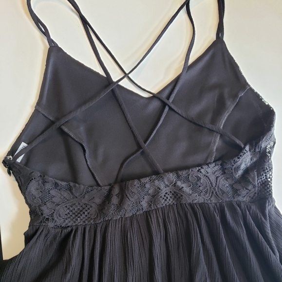 Strappy Open Back Top - Picture 3 of 4